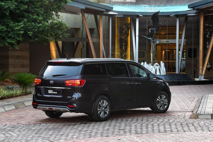  Kia Grand Sedona (YP) 2018 года  (ZA) (фото 19 из 40)